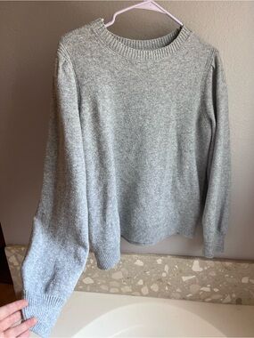 Light Gray Crewneck Knit Sweater Women Size M Soft Long Sleeve